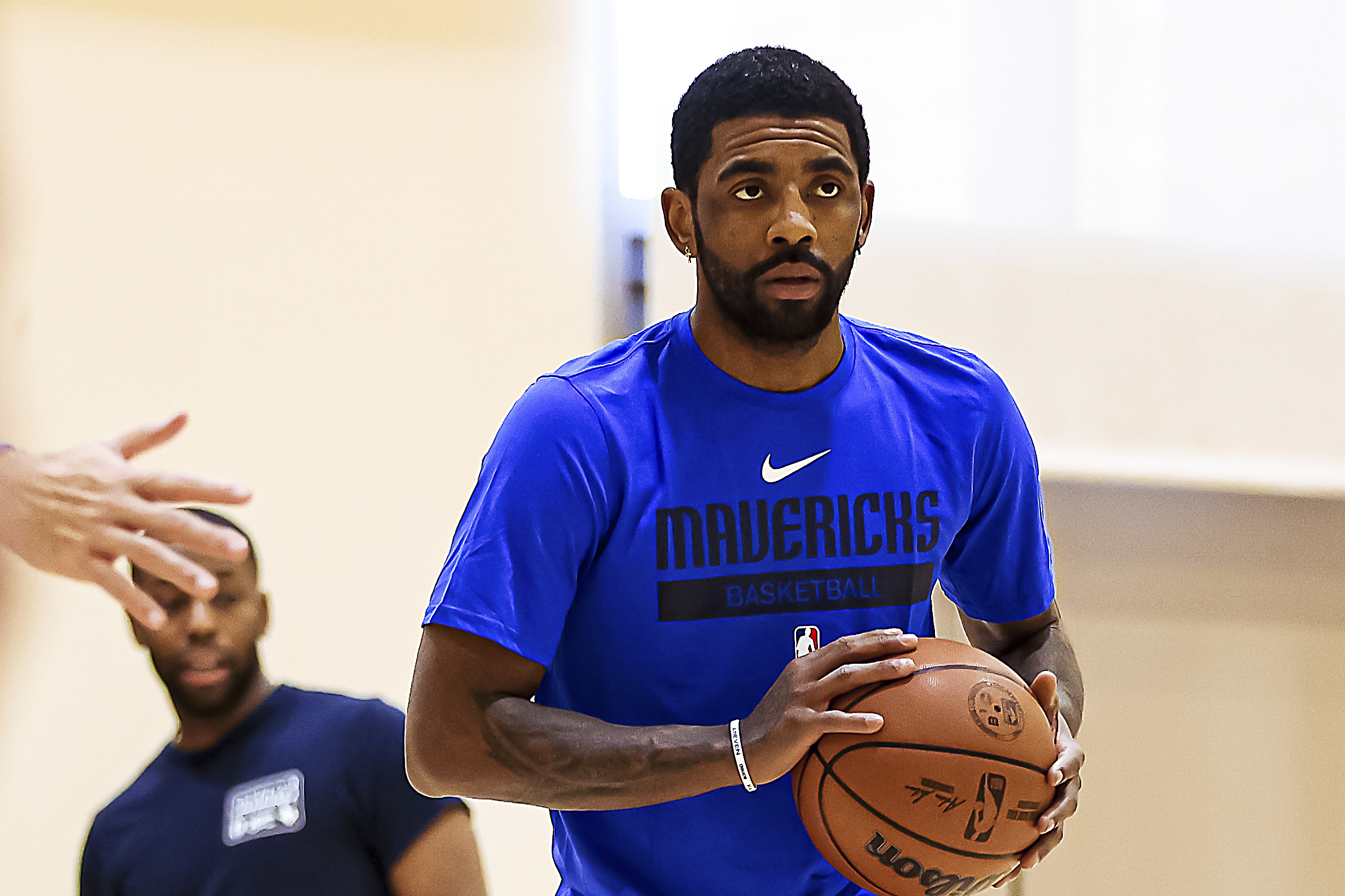 Kyrie Irving to Mavericks