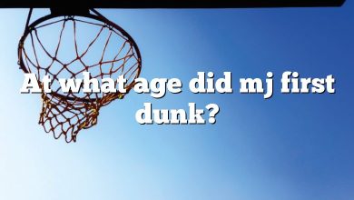 At what age did mj first dunk?