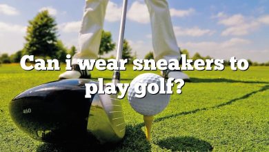 Can i wear sneakers to play golf?