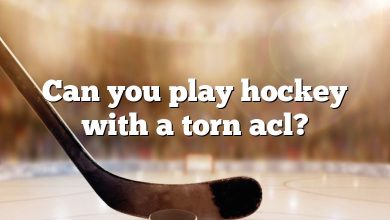 Can you play hockey with a torn acl?