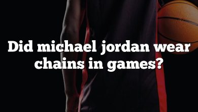 Did michael jordan wear chains in games?