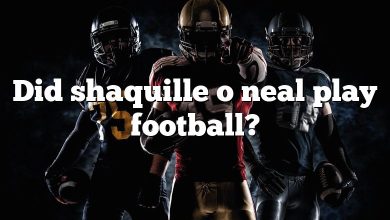 Did shaquille o neal play football?