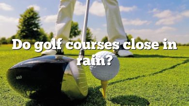 Do golf courses close in rain?