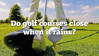 Do golf courses close when it rains?