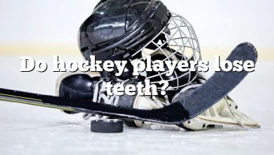 Do hockey players lose teeth?