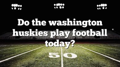 Do the washington huskies play football today?