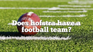 Does hofstra have a football team?