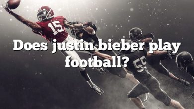 Does justin bieber play football?