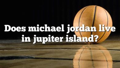 Does michael jordan live in jupiter island?