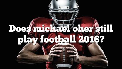 Does michael oher still play football 2016?