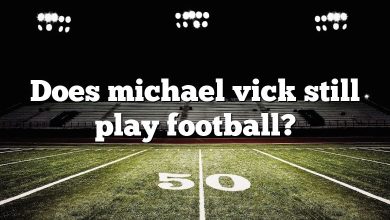 Does michael vick still play football?