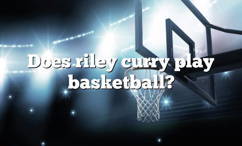 Does riley curry play basketball?