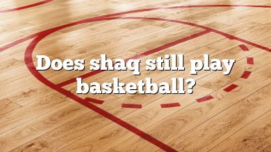 Does shaq still play basketball?