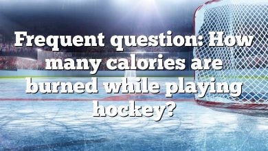 Frequent question: How many calories are burned while playing hockey?