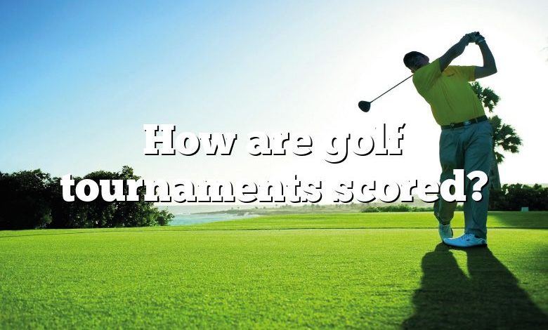 How are golf tournaments scored?