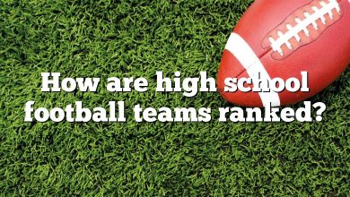 How are high school football teams ranked?