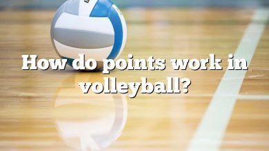 How do points work in volleyball?