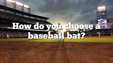 How do you choose a baseball bat?