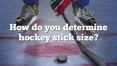 How do you determine hockey stick size?