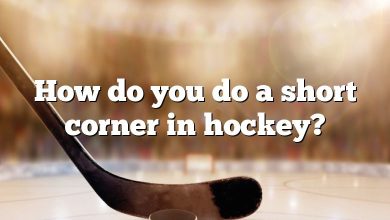 How do you do a short corner in hockey?