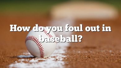 How do you foul out in baseball?
