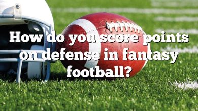 How do you score points on defense in fantasy football?