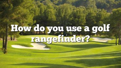 How do you use a golf rangefinder?