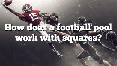 How does a football pool work with squares?