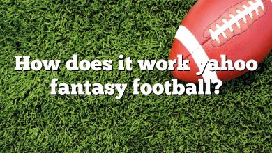 How does it work yahoo fantasy football?