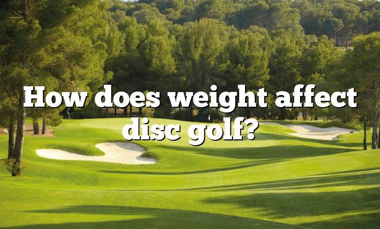 How does weight affect disc golf?