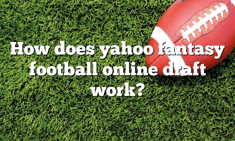 How does yahoo fantasy football online draft work?