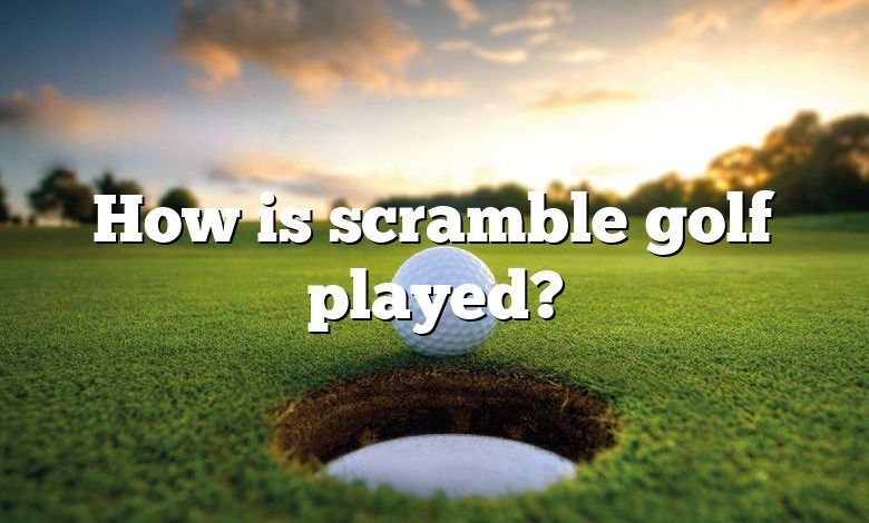 How is scramble golf played?