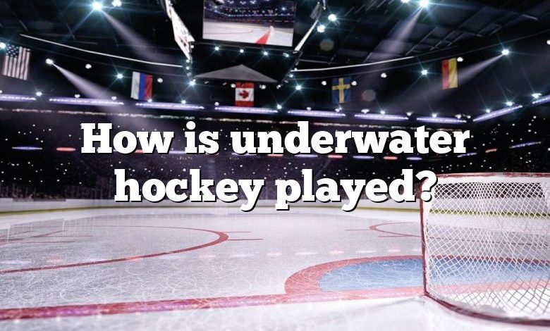 How is underwater hockey played?