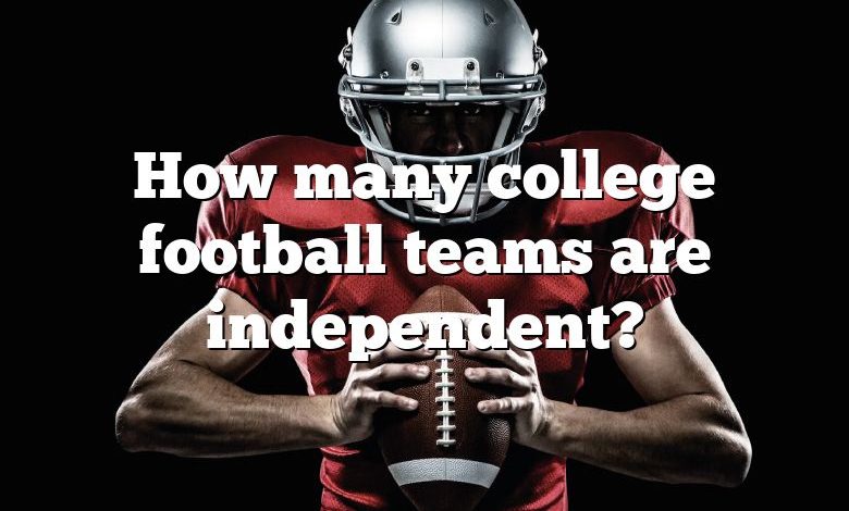 How many college football teams are independent?