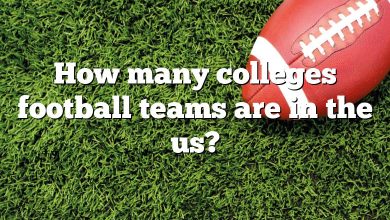 How many colleges football teams are in the us?