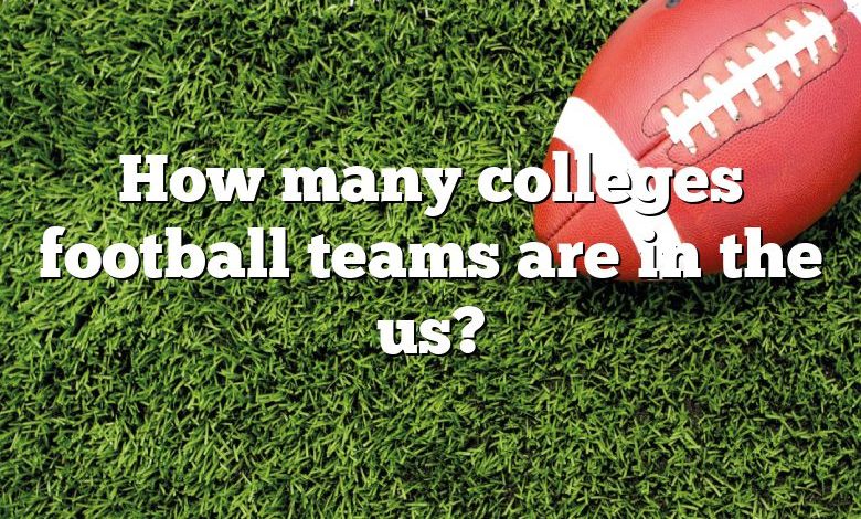 How many colleges football teams are in the us?