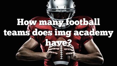 How many football teams does img academy have?