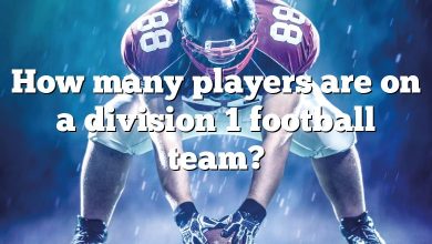 How many players are on a division 1 football team?