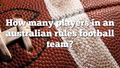 How many players in an australian rules football team?