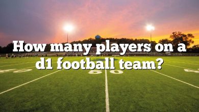 How many players on a d1 football team?