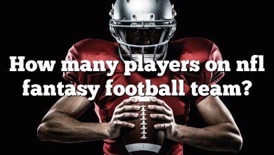 How many players on nfl fantasy football team?