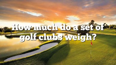 How much do a set of golf clubs weigh?