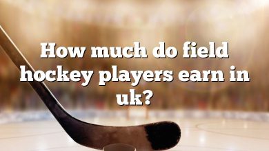 How much do field hockey players earn in uk?