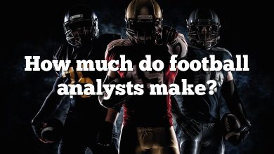 How much do football analysts make?