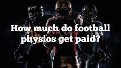 How much do football physios get paid?