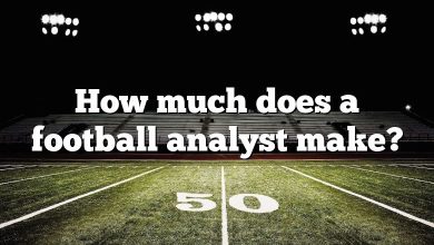 How much does a football analyst make?