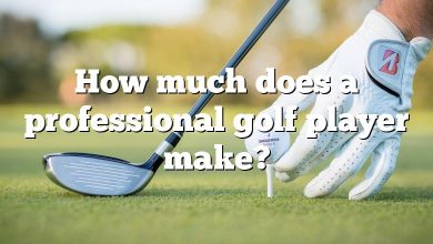 How much does a professional golf player make?