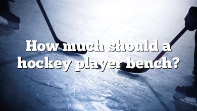 How much should a hockey player bench?