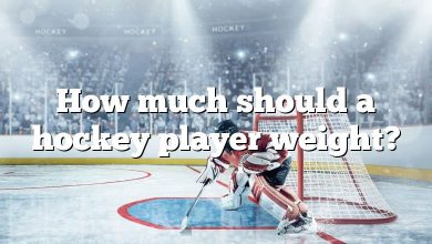 How much should a hockey player weight?