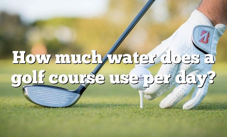 How much water does a golf course use per day?